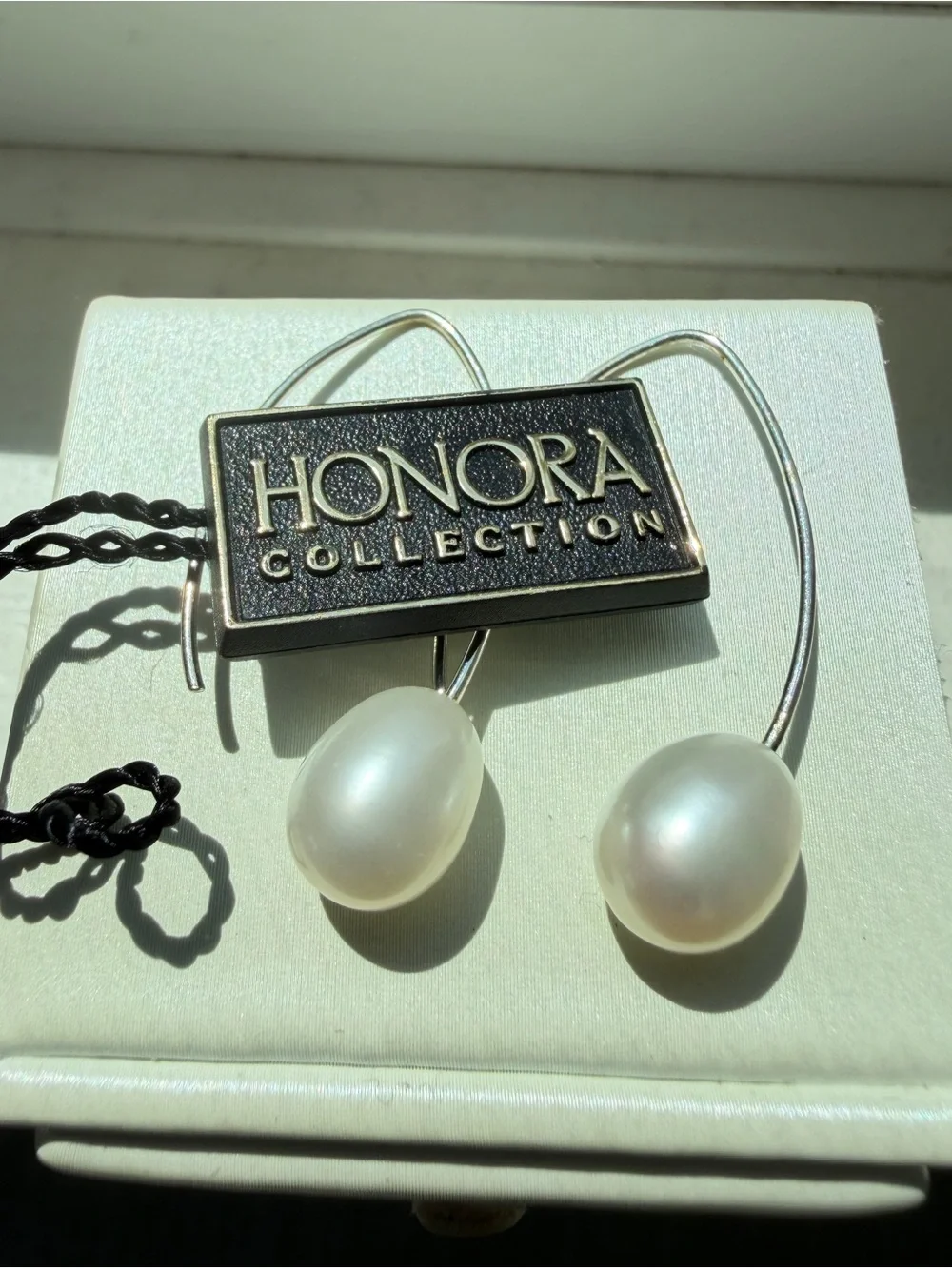NWOT Possible Honora Cultured Pearl dangle earrings in sterling silver!